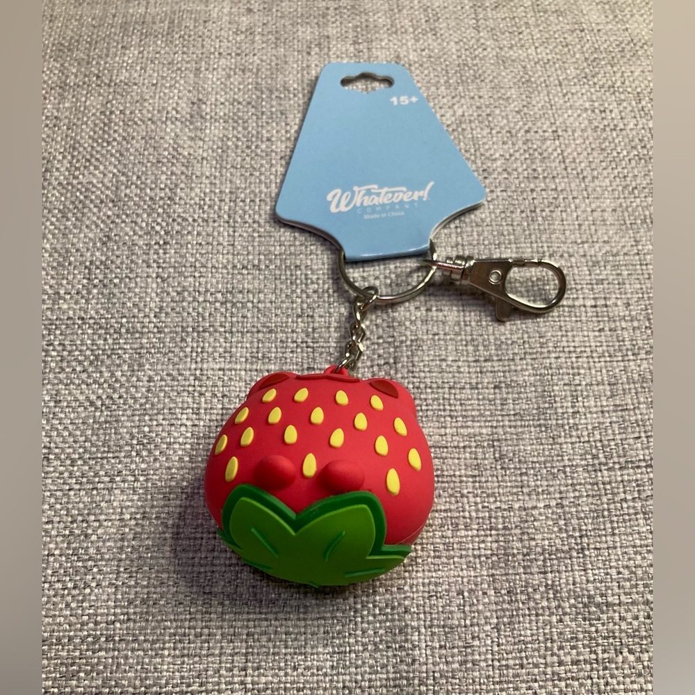 Strawberry Frog 3D Keychain - Picture 3 of 7